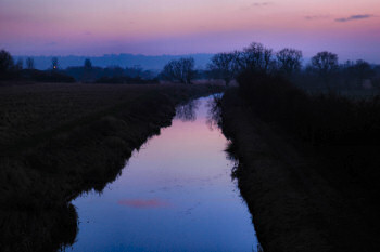 Picture of a canal in the last evening light