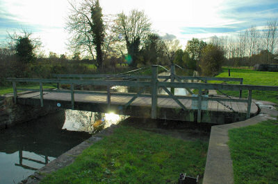 Picture of a swing-bridge over a canal