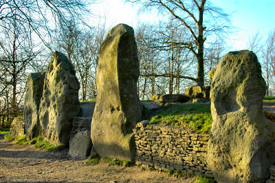 Picture of the entrance to a neolithical burial chamber (Wayland's Smithy)